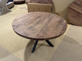 Eettafel, rond acaciahout, zwart metalen spinpoot